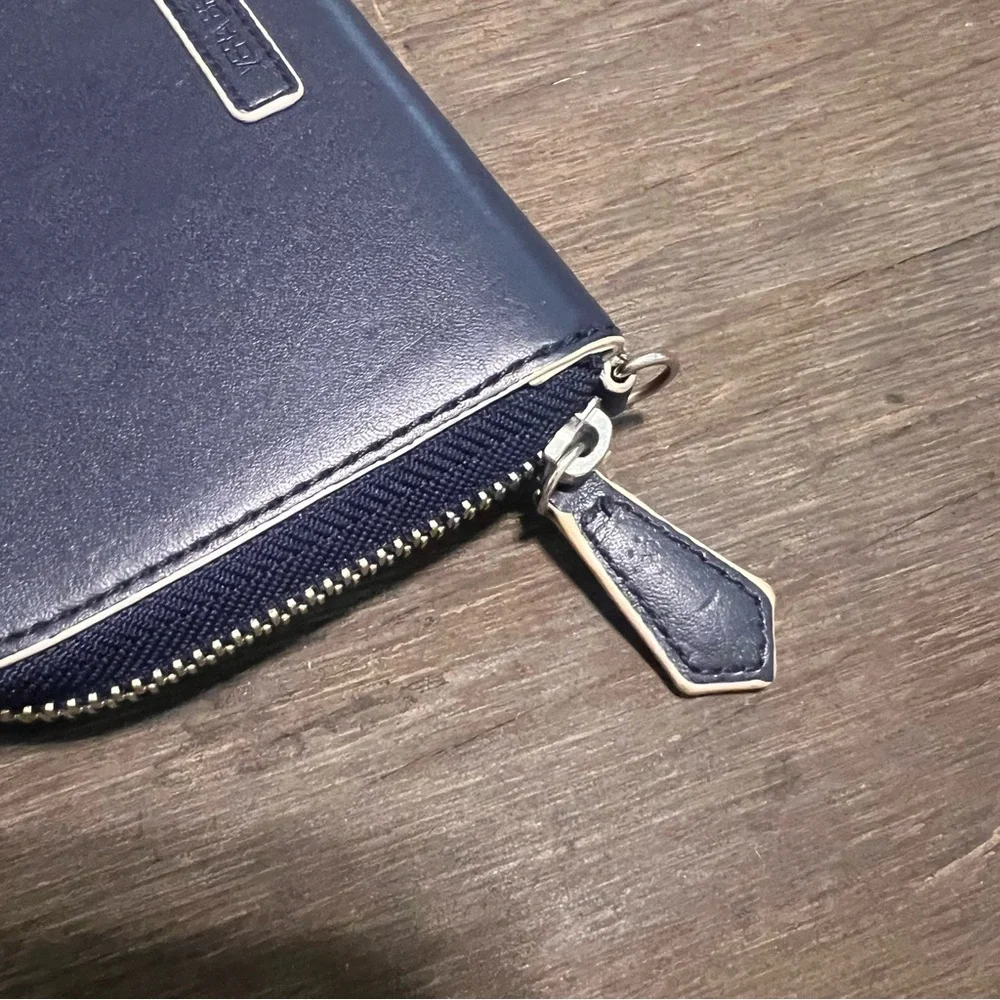 Vera Bradley sleek navy